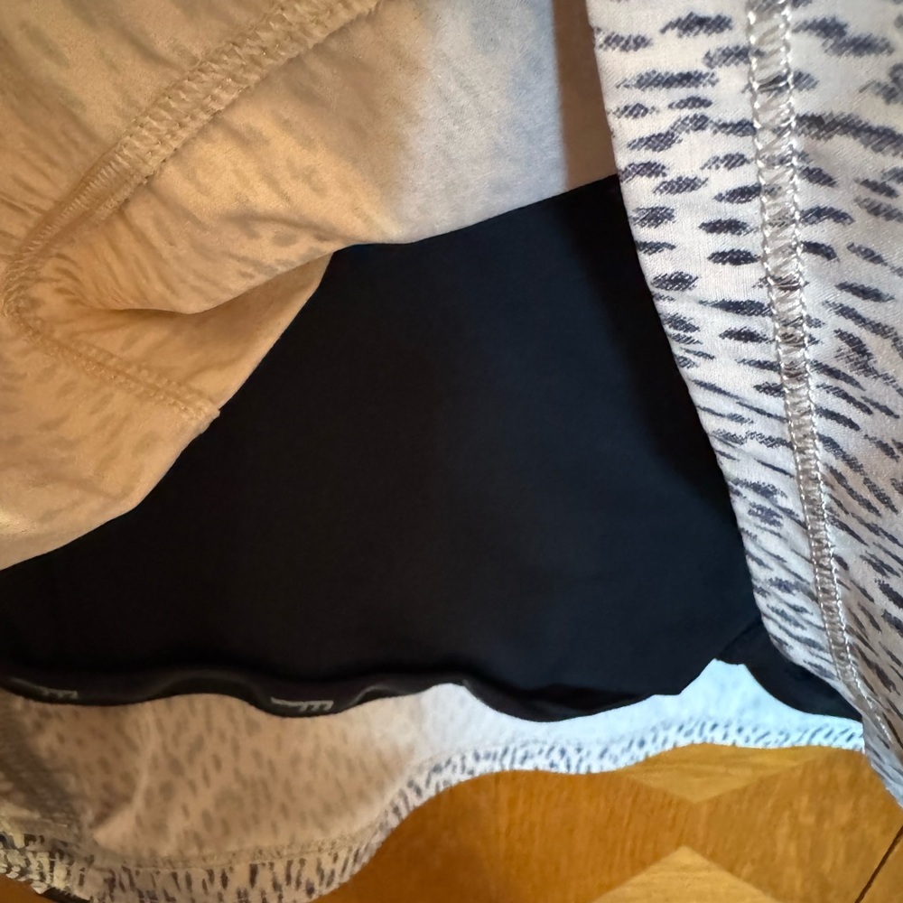 Lululemon tennis skirt - Picture 3 of 4